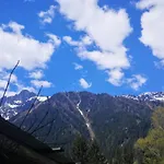 Le Chamoniard Volant Hostel *